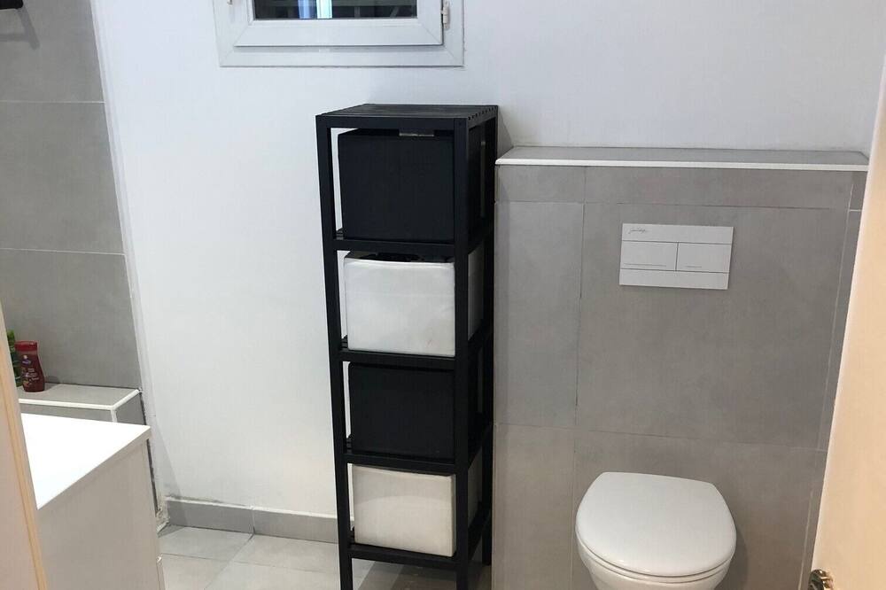 Photo of Bathroom in Roquemaure