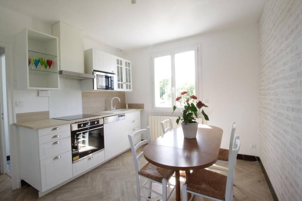Photo of Kitchen in La Selle-en-Hermoy