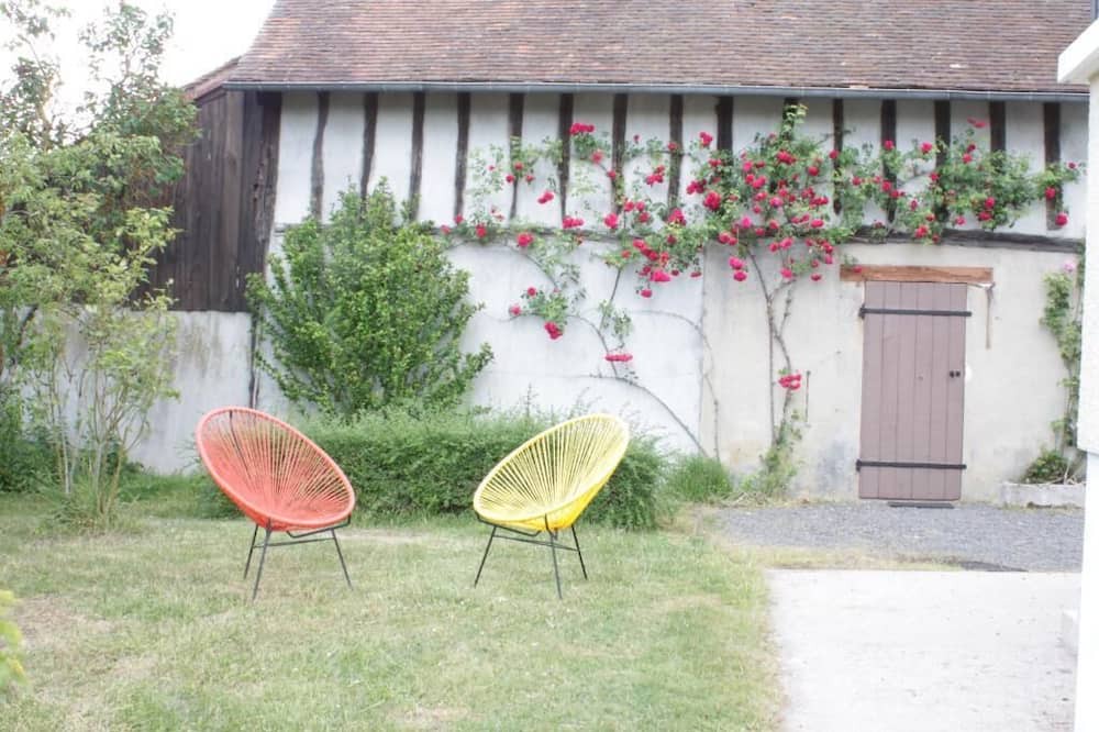 Photo of Outdoor in La Selle-en-Hermoy