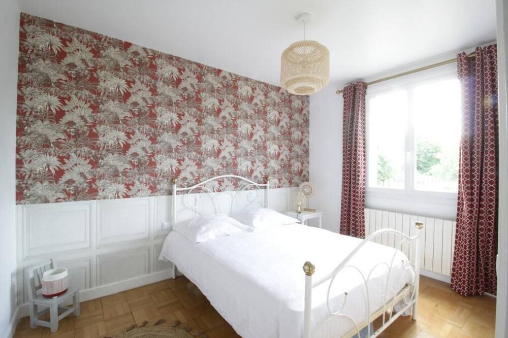 Photo of Bedroom in La Selle-en-Hermoy