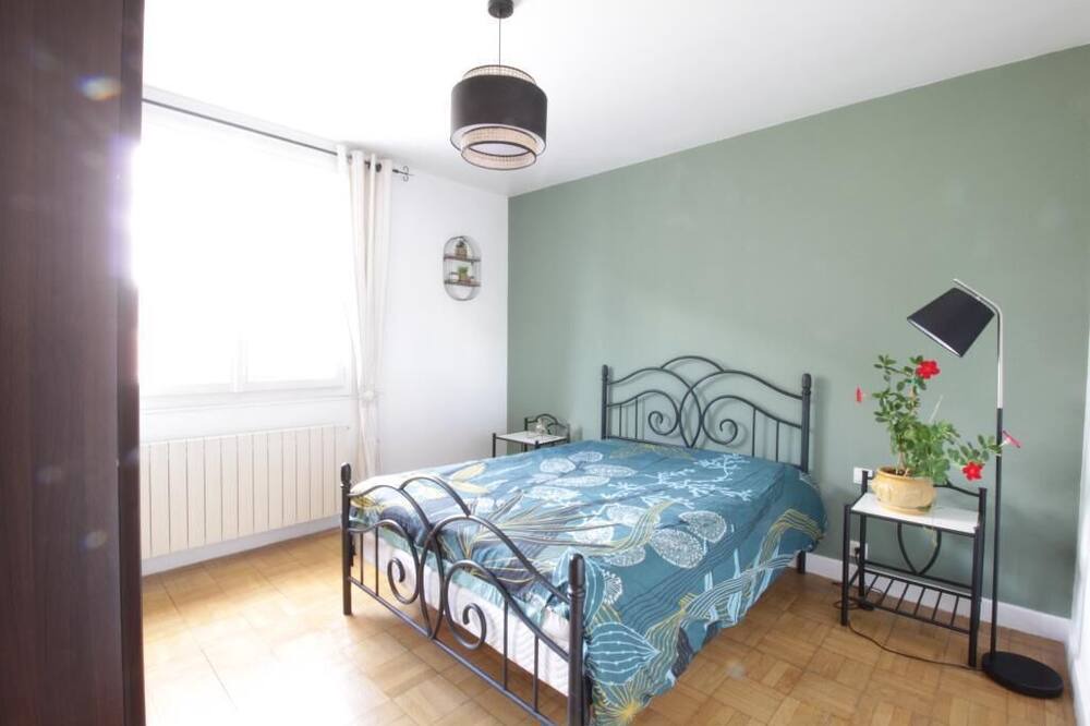 Photo of Bedroom in La Selle-en-Hermoy