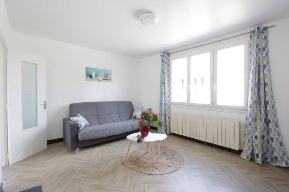 Photo of Livingroom in La Selle-en-Hermoy