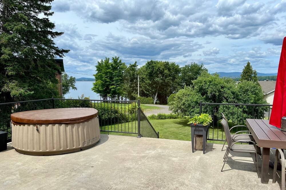Photo of Outdoor in Desjardins