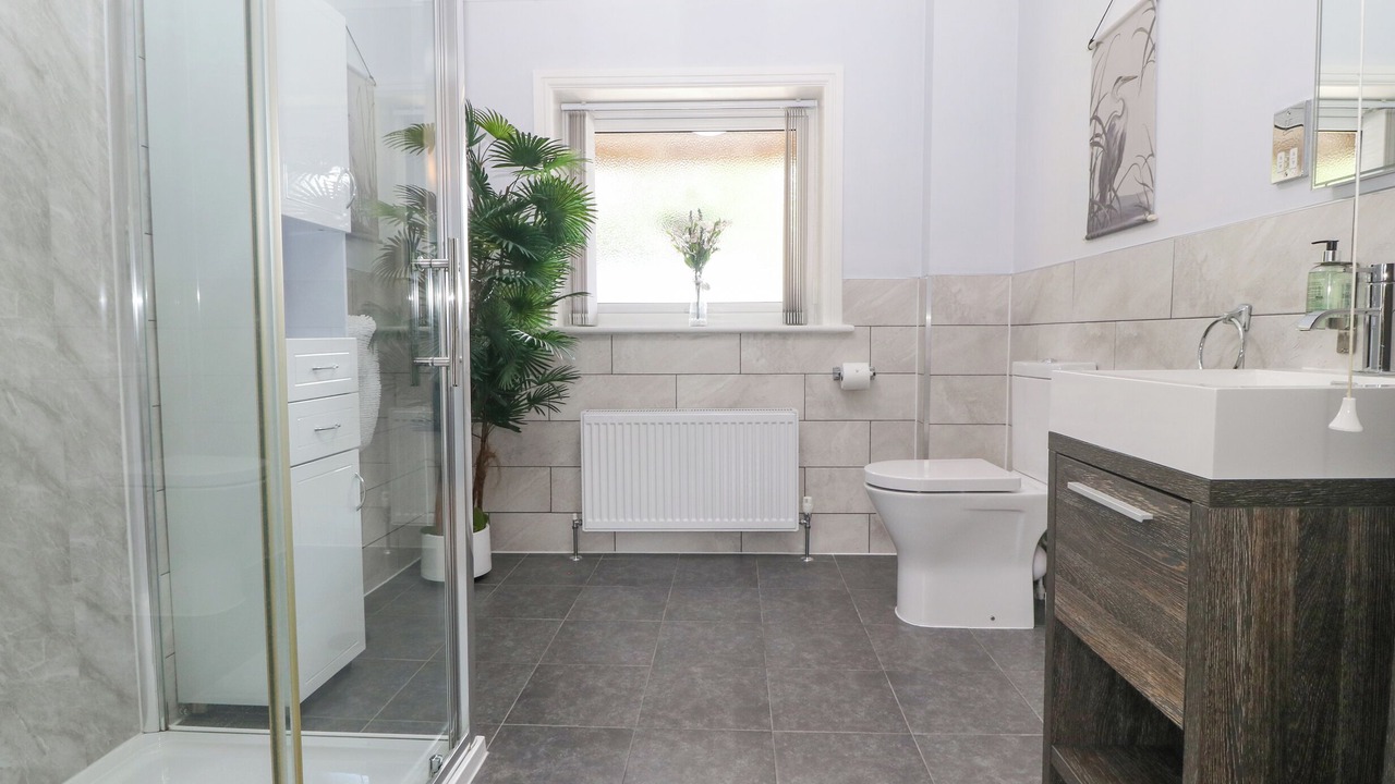 Photo of Bathroom in Dolanog