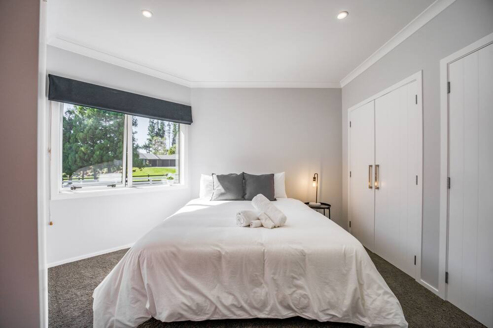 Photo of Bedroom in Acacia Bay