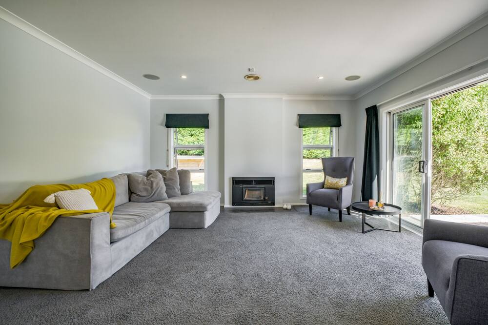 Photo of Livingroom in Acacia Bay