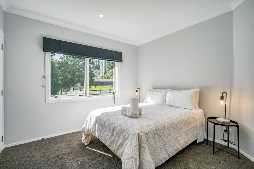 Photo of Bedroom in Acacia Bay