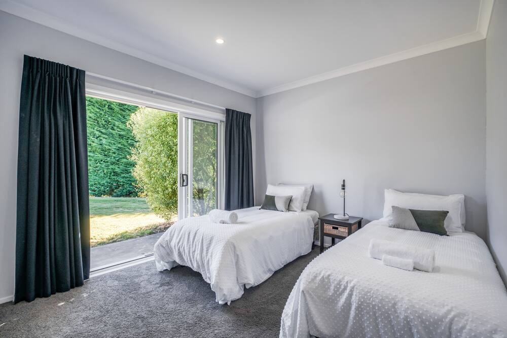 Photo of Bedroom in Acacia Bay