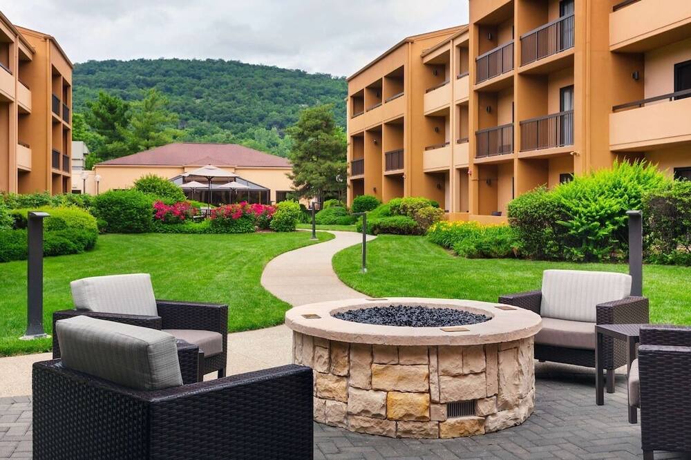 Photo of Livingroom in Mahwah