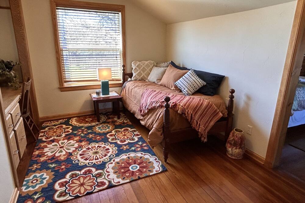 Photo of Livingroom in Oklahoma County