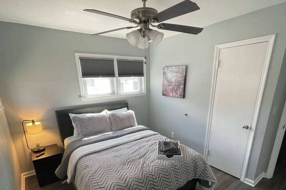 Photo of Bedroom in Redford