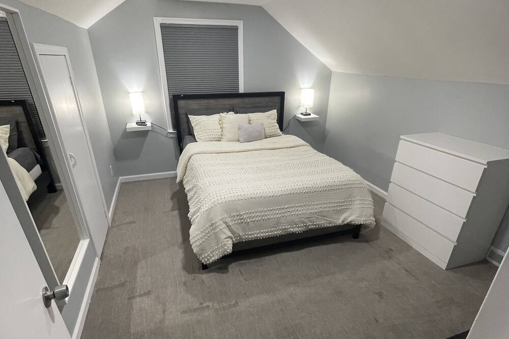 Photo of Bedroom in Redford