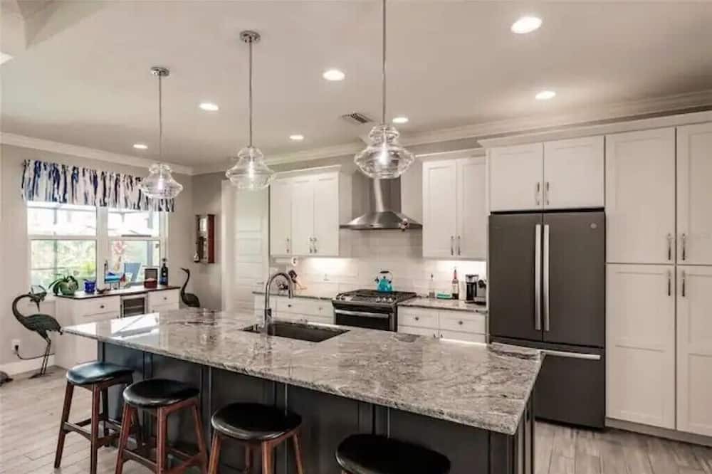 Photo of Kitchen in Pine Valley
