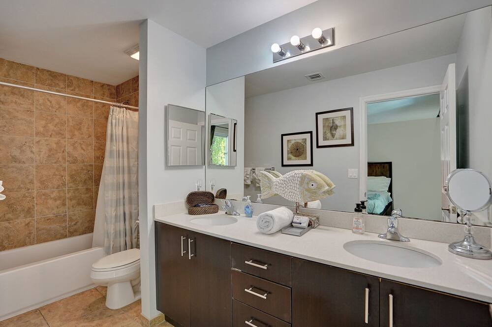 Photo of Bathroom in Cypress Point