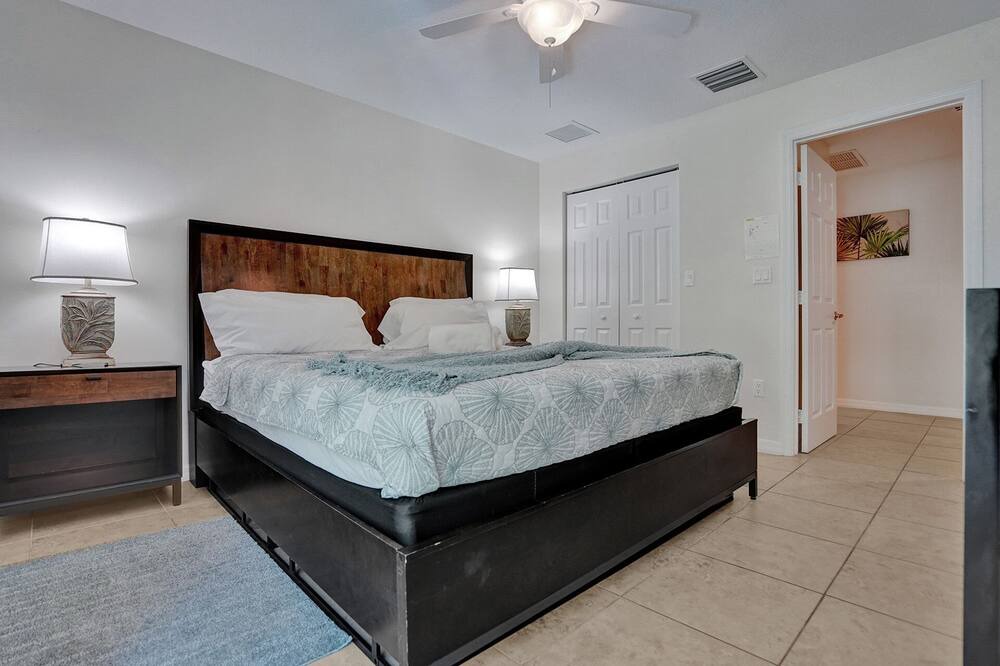 Photo of Bedroom in Cypress Point