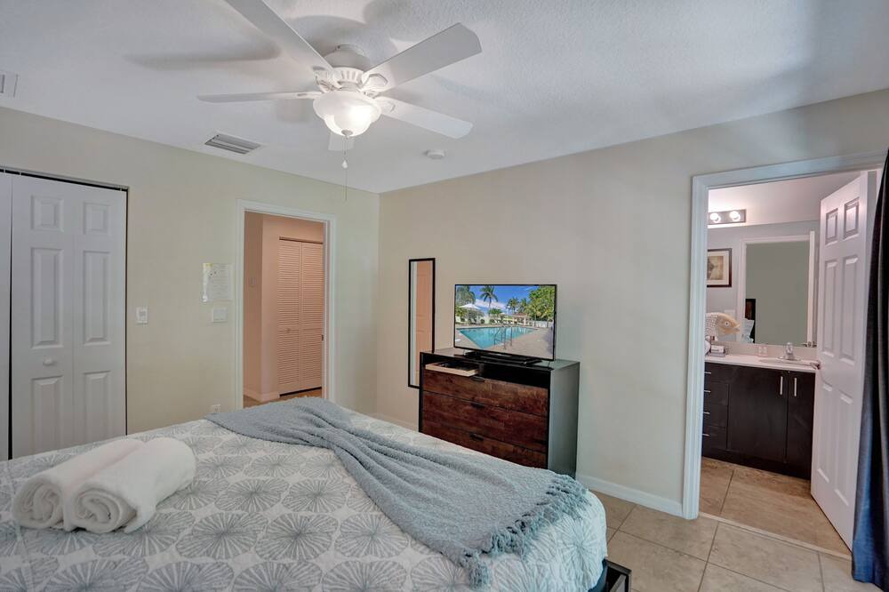 Photo of Bedroom in Cypress Point
