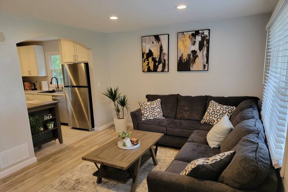 Photo of Livingroom in New Hartford