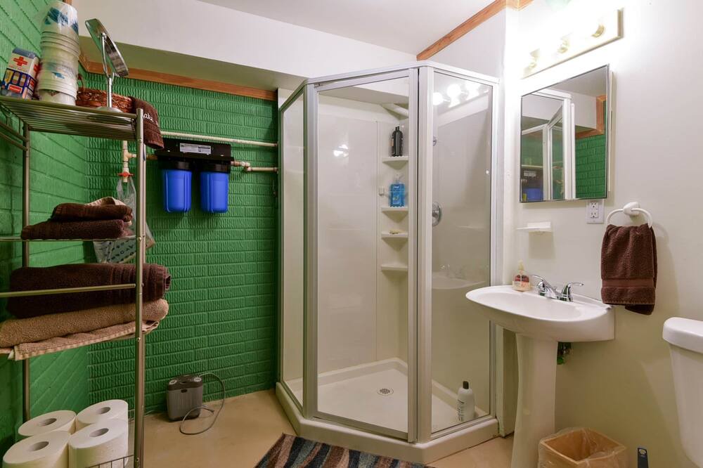 Photo of Bathroom in Golden