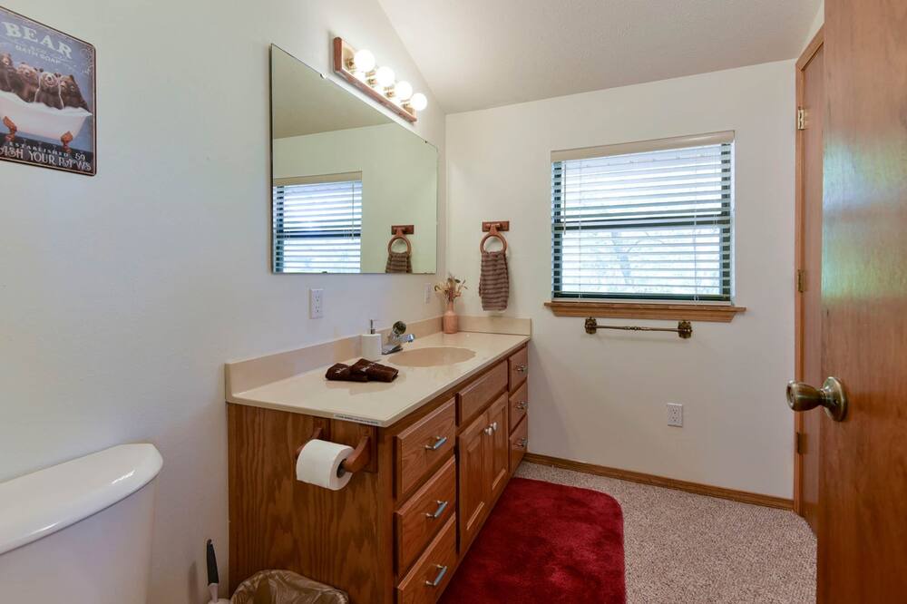 Photo of Bathroom in Golden