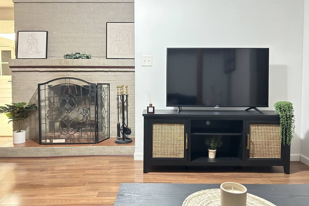 Photo of Livingroom in Wethersfield