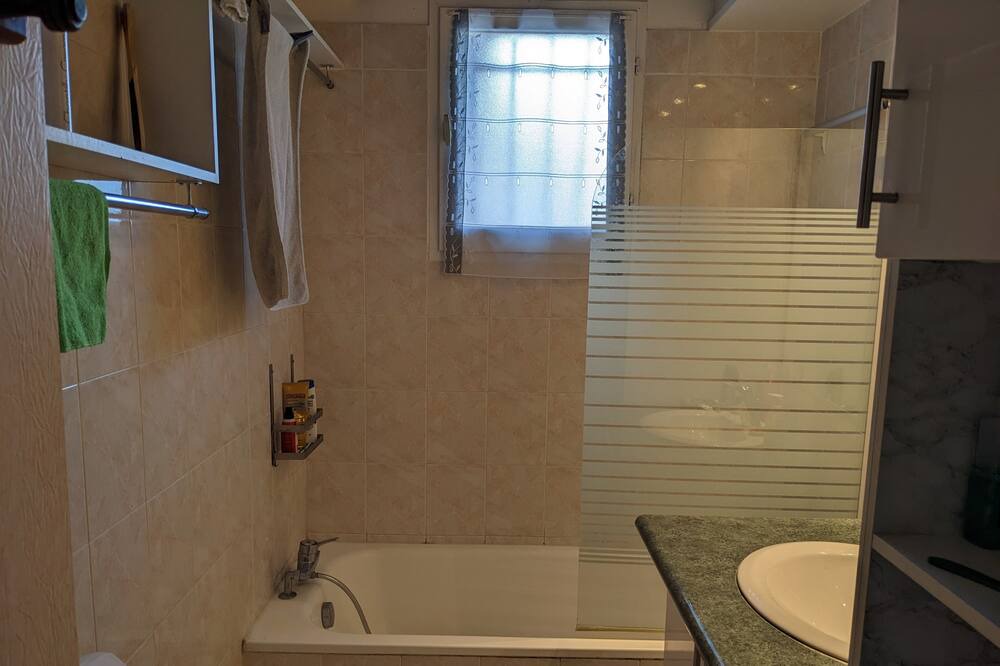 Photo of Bathroom in Valergues