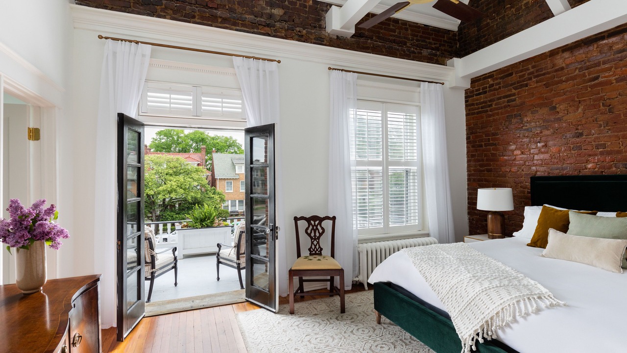 Photo of Patio Balcony in Museum District