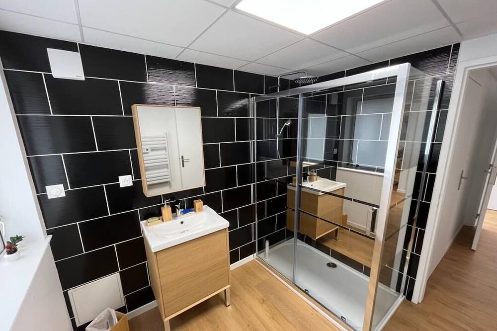 Photo of Bathroom in Maubeuge