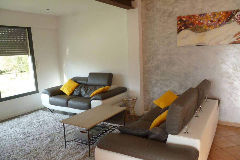 Photo of Livingroom in Revel