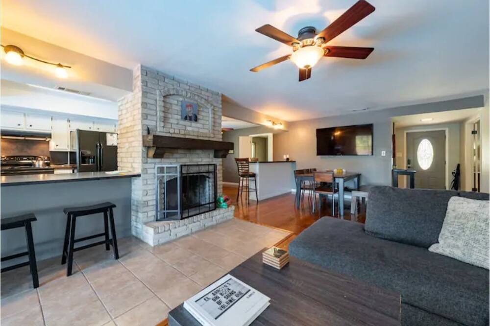 Photo of Livingroom in Austin