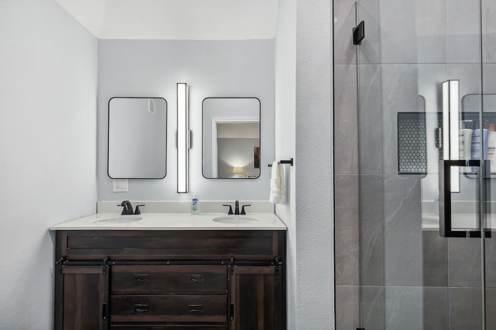 Photo of Bathroom in North Central Carrollton