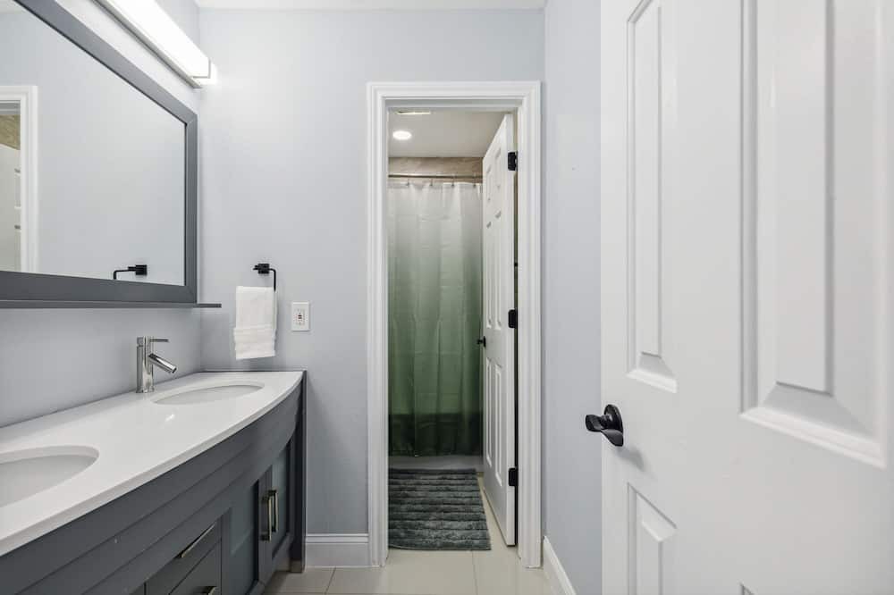 Photo of Bathroom in North Central Carrollton