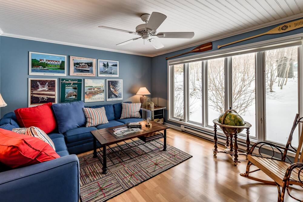 Photo of Bedroom in Muskoka Lakes