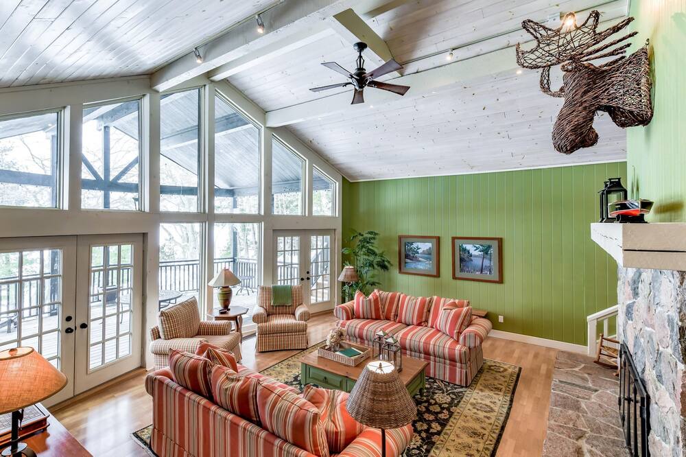 Photo of Bedroom in Muskoka Lakes