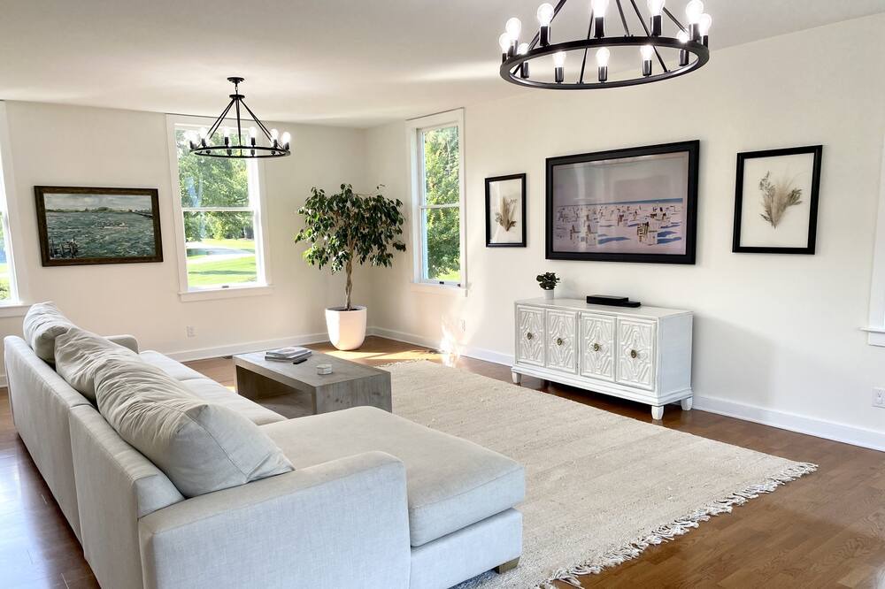 Photo of Livingroom in Secretary