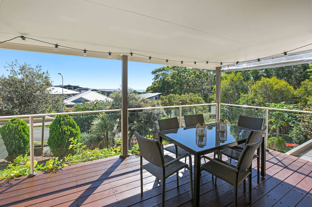 Photo of Others in Red Head