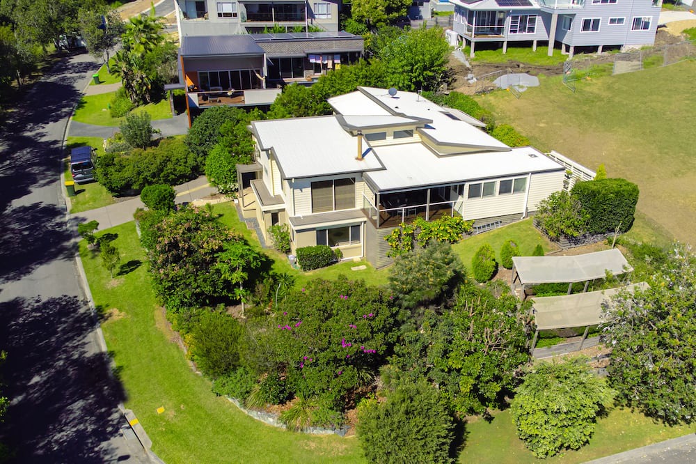 Photo of Others in Red Head