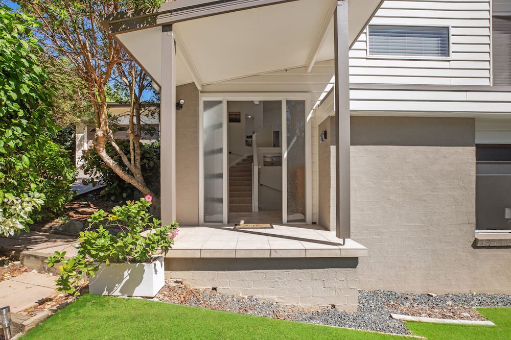 Photo of Others in Red Head