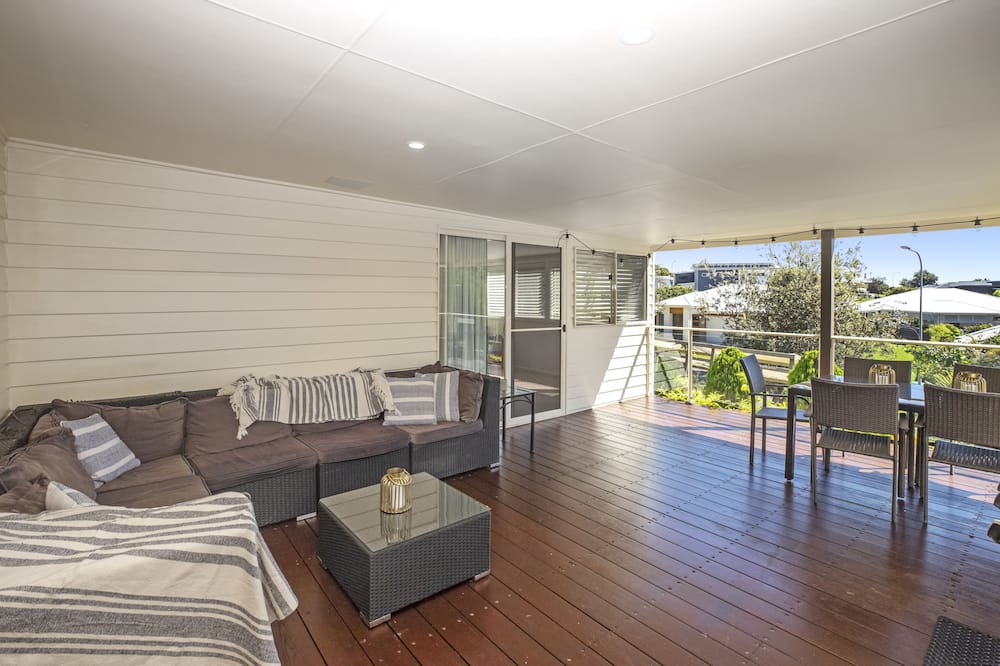 Photo of Others in Red Head