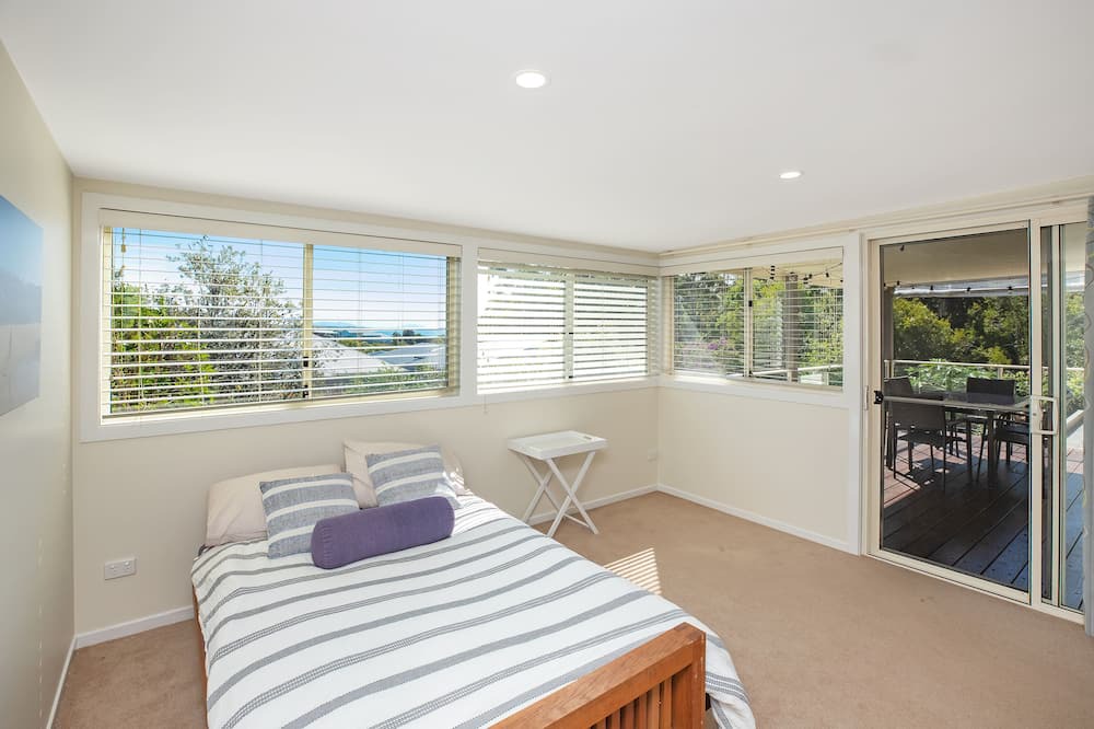 Photo of Others in Red Head