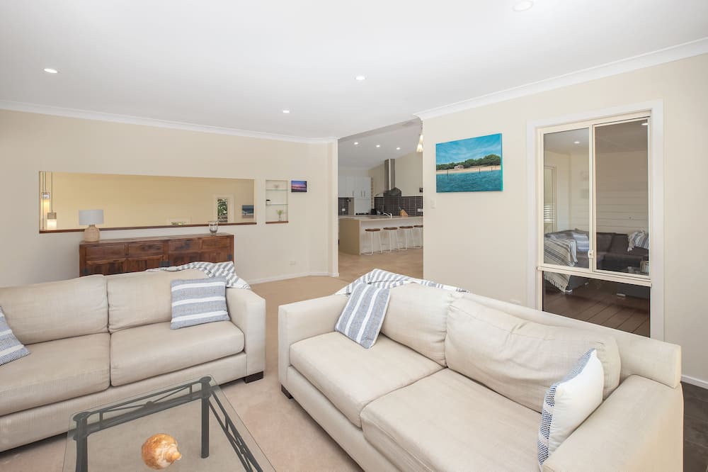 Photo of Others in Red Head