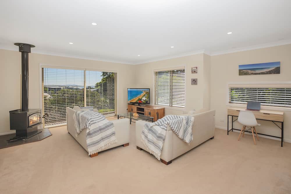 Photo of Others in Red Head