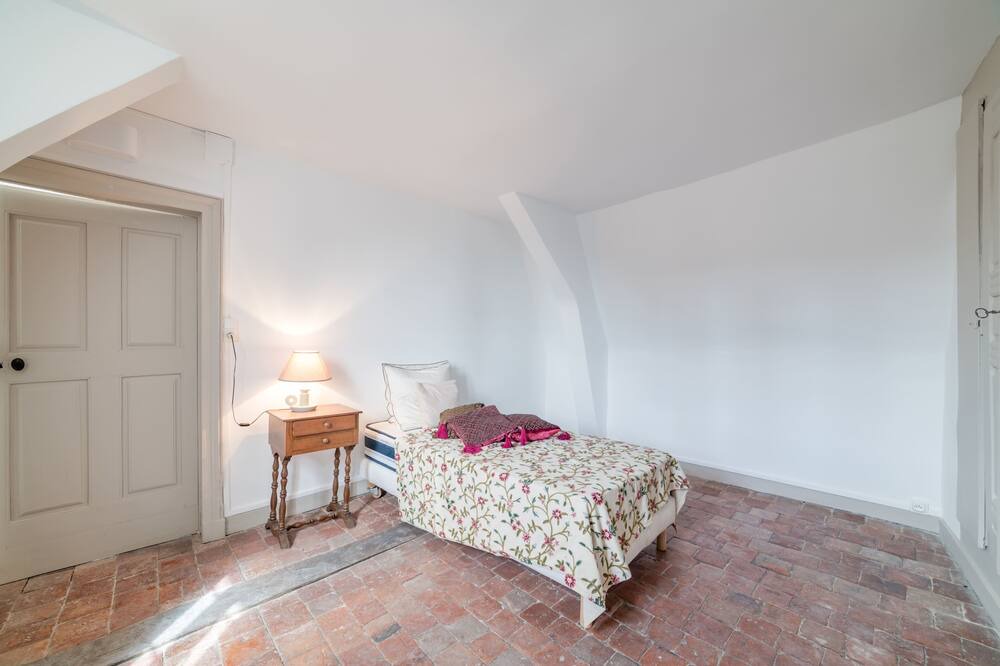 Photo of Bedroom in Avallon