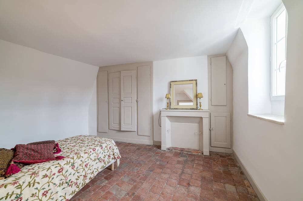 Photo of Bedroom in Avallon