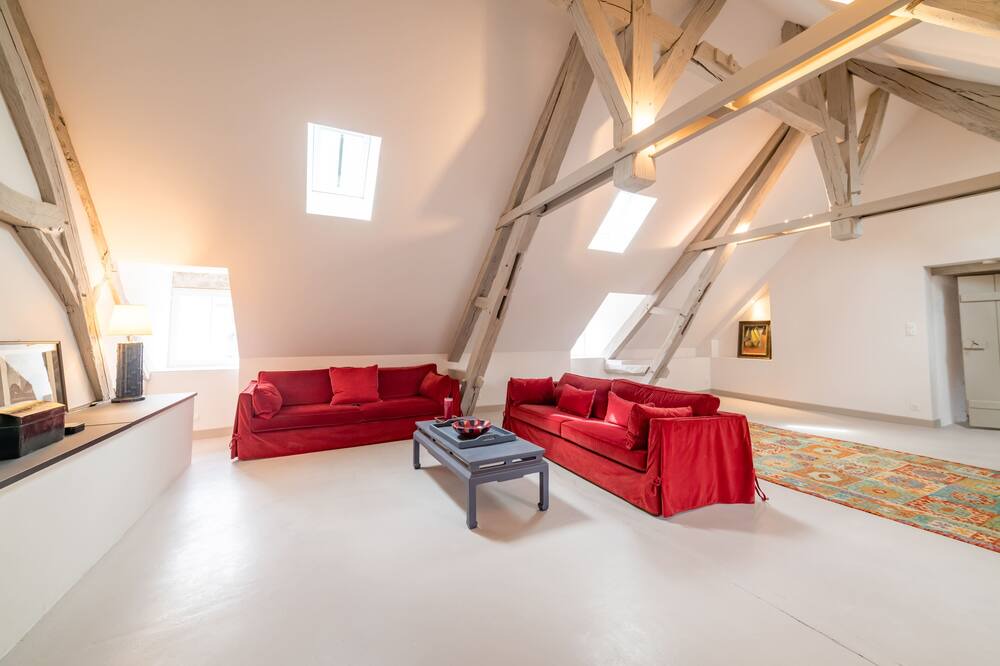 Photo of Others in Avallon