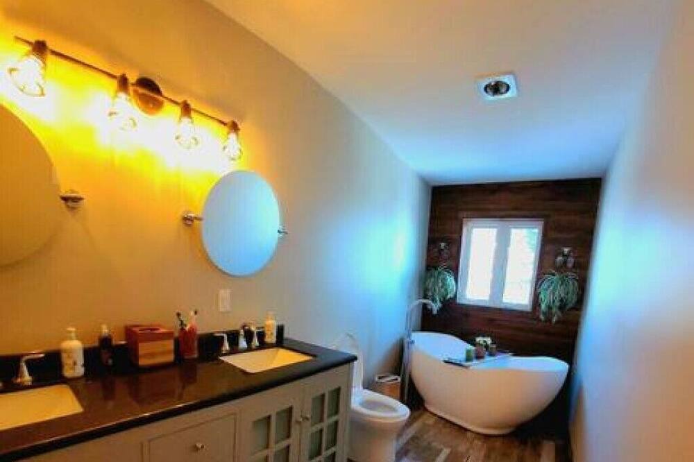 Photo of Bathroom in Papineau Regional County Municipality