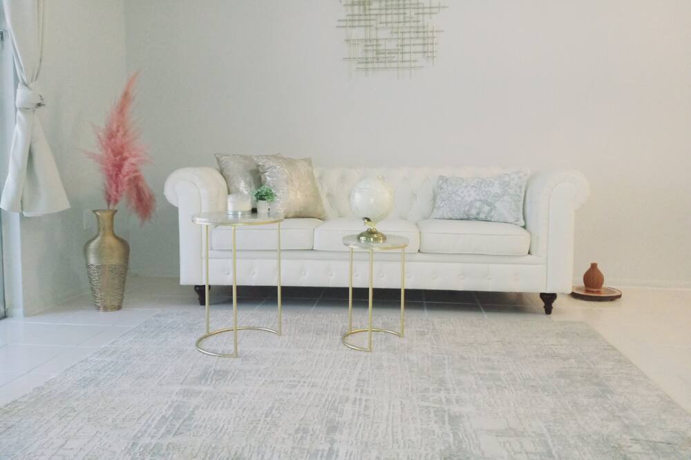 Photo of Livingroom in Park East