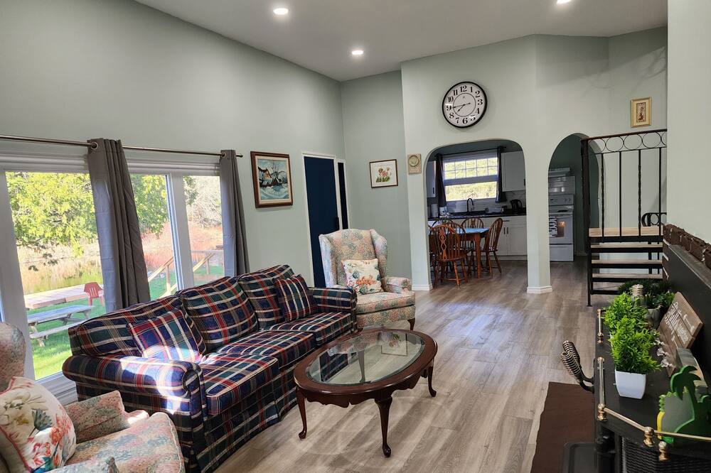 Photo of Livingroom in Irondale