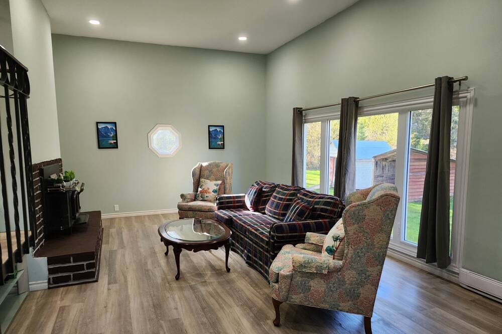 Photo of Livingroom in Irondale
