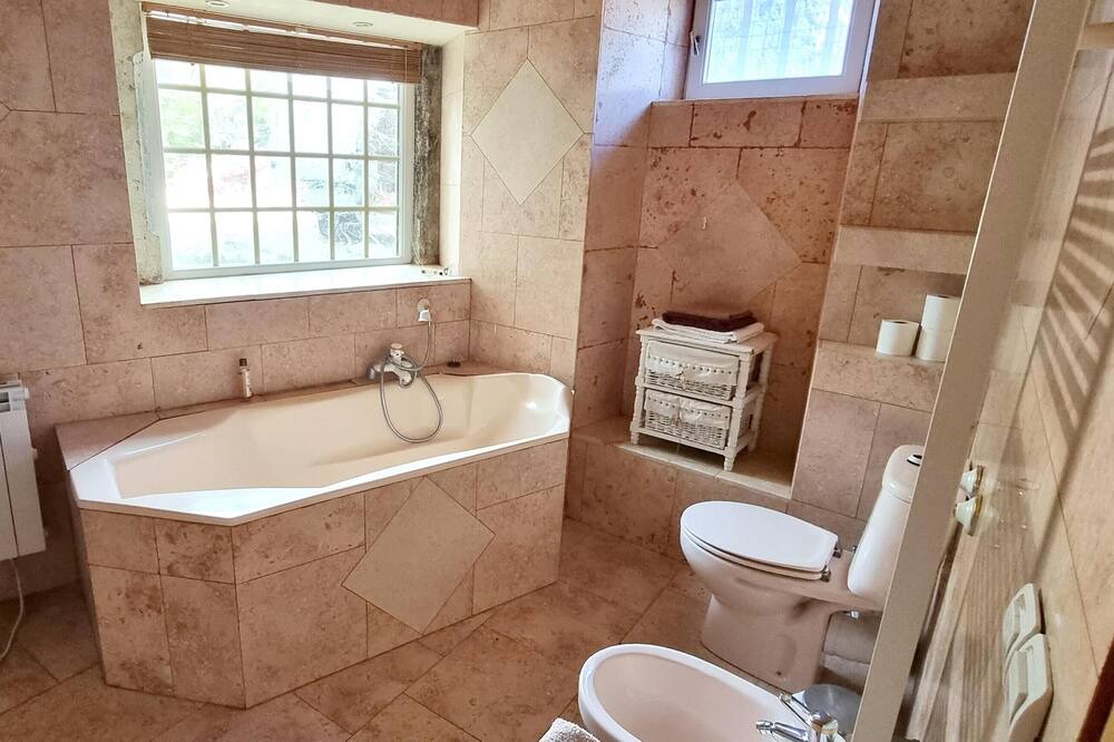 Photo of Bathroom in Chomerac
