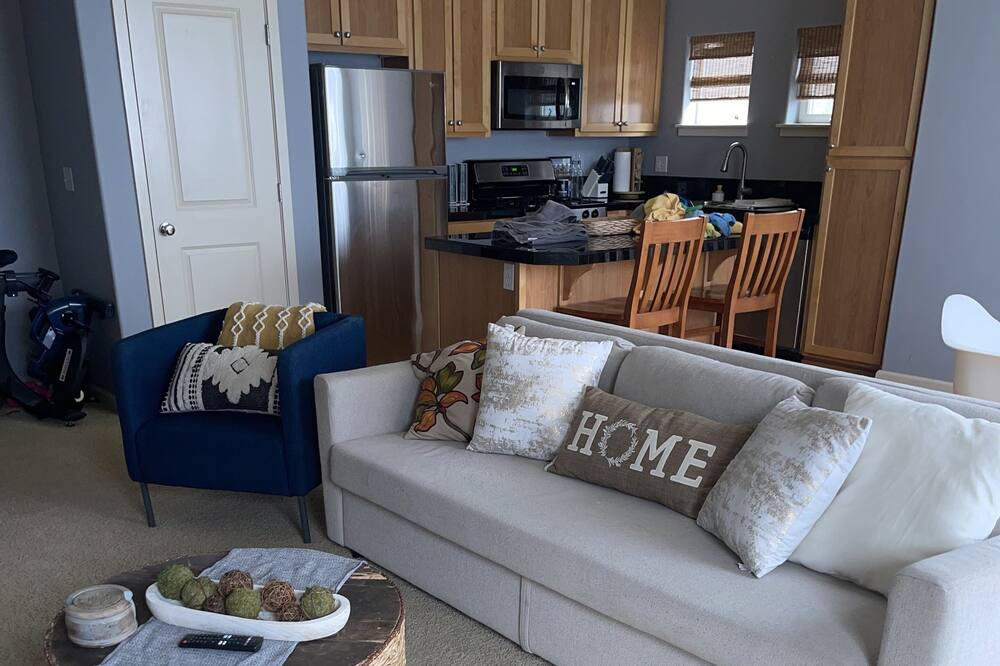 Photo of Livingroom in Five Oaks